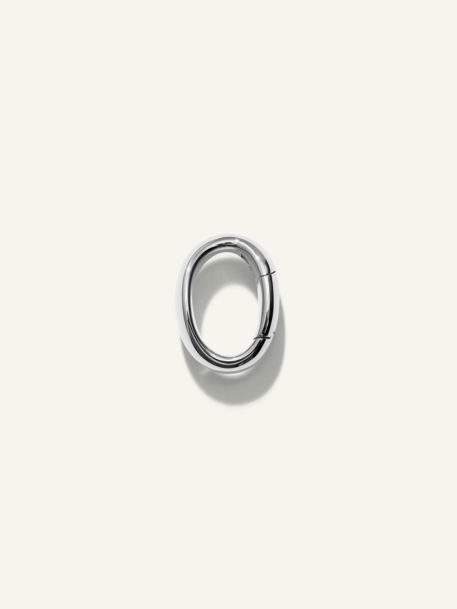SIGNATURE Oval Clasp in 18K yellow gold