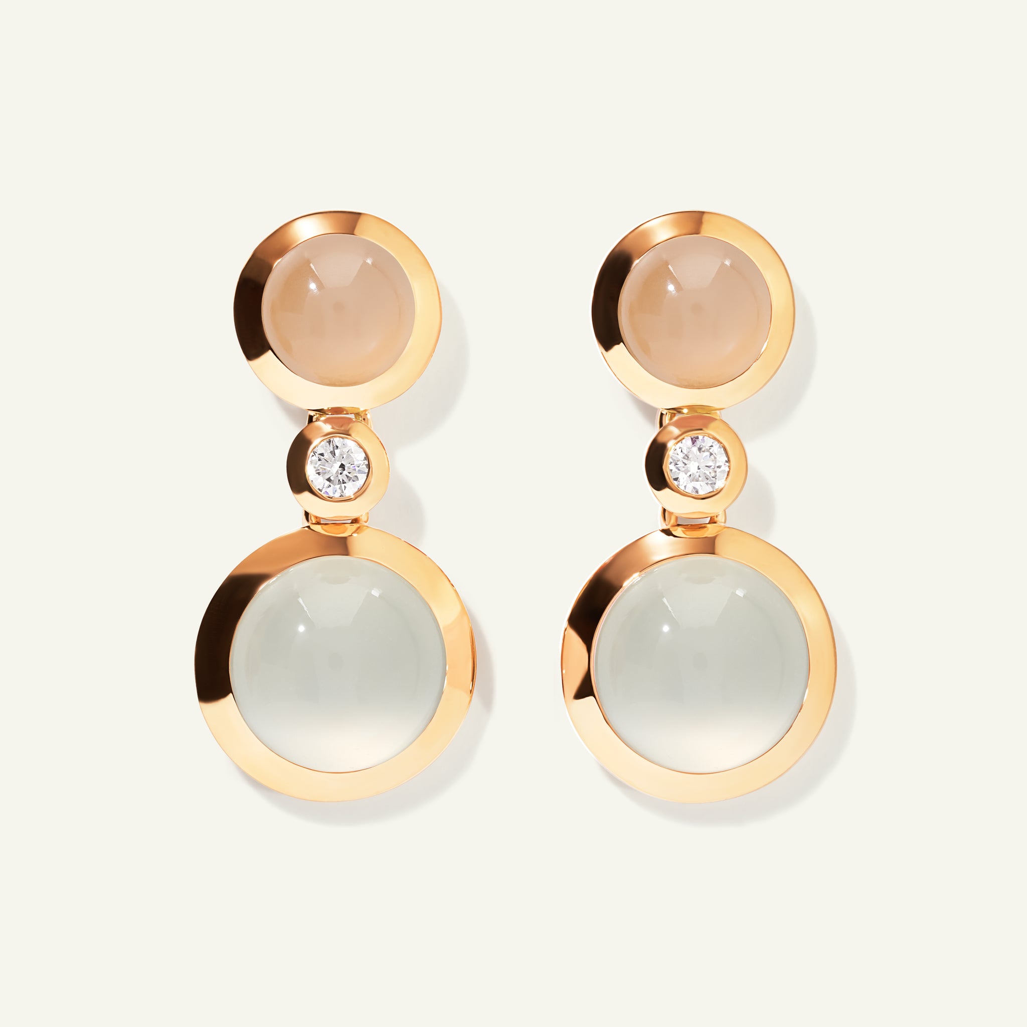 BOUTON 2 Cabochons Ohrringe in 'Sand' und Diamanten