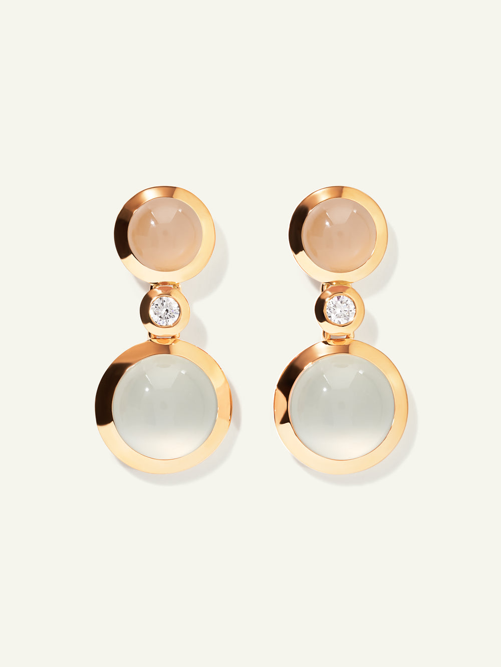 BOUTON 2 Cabochons Ohrringe in 'Sand' und Diamanten