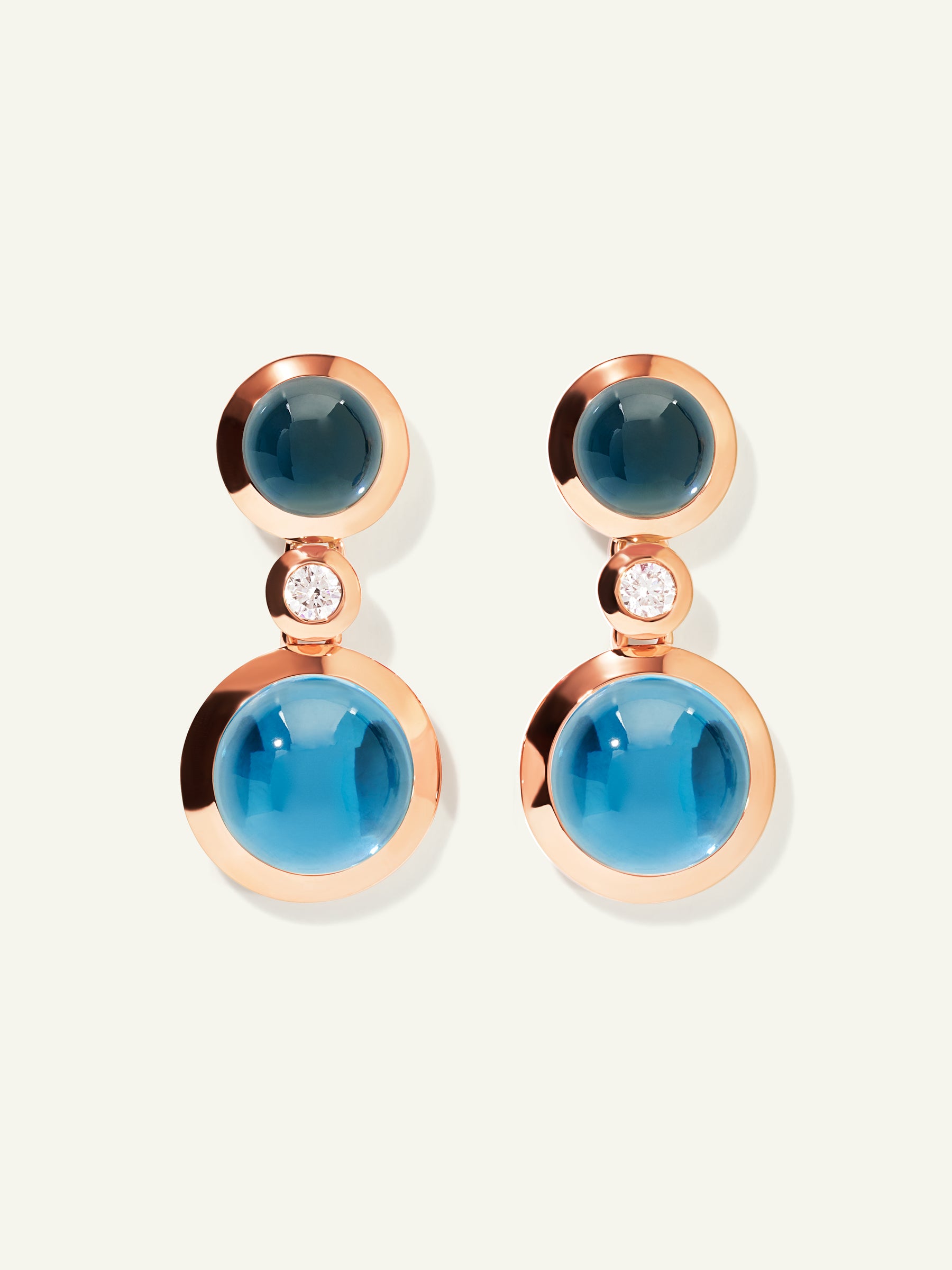 BOUTON 2 Cabochons Ohrringe in 'Sky' und Diamanten
