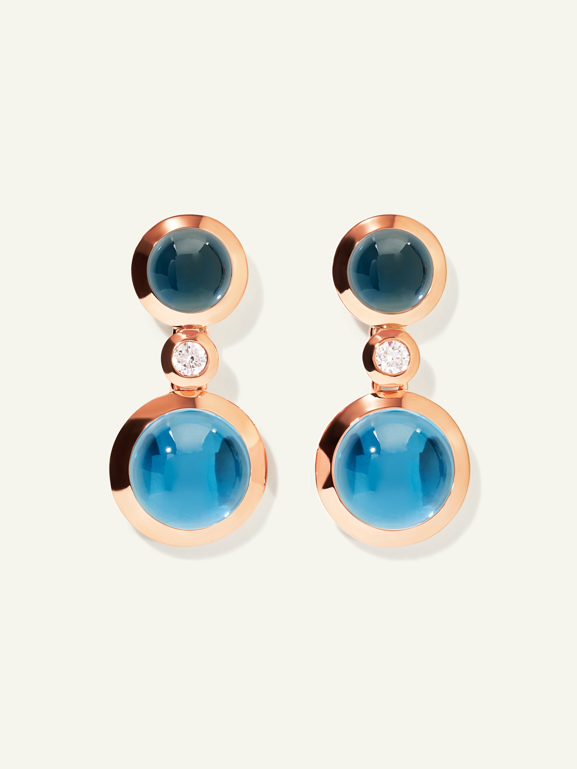 BOUTON 2 Cabochons Ohrringe in 'Sky' und Diamanten
