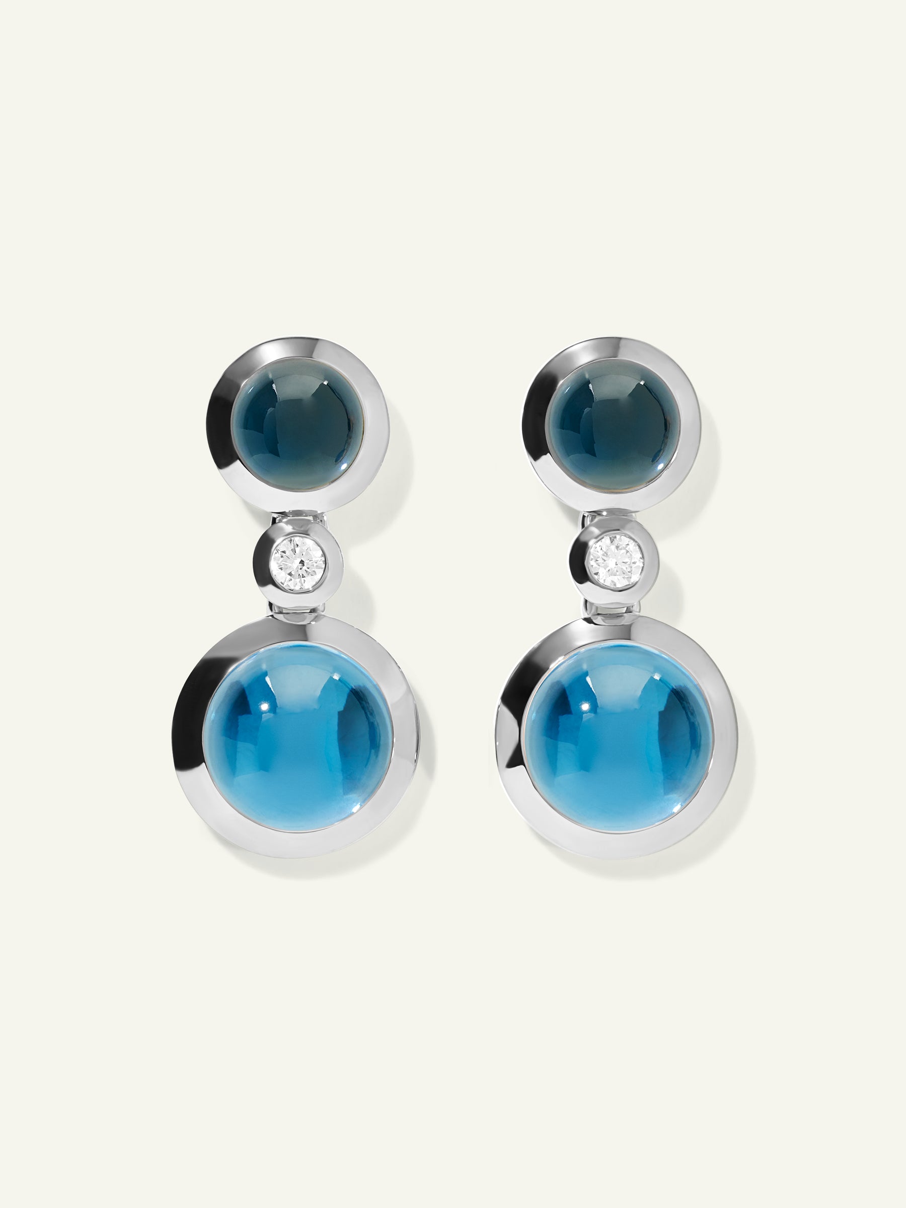 BOUTON 2 Cabochons Ohrringe in 'Sky' und Diamanten