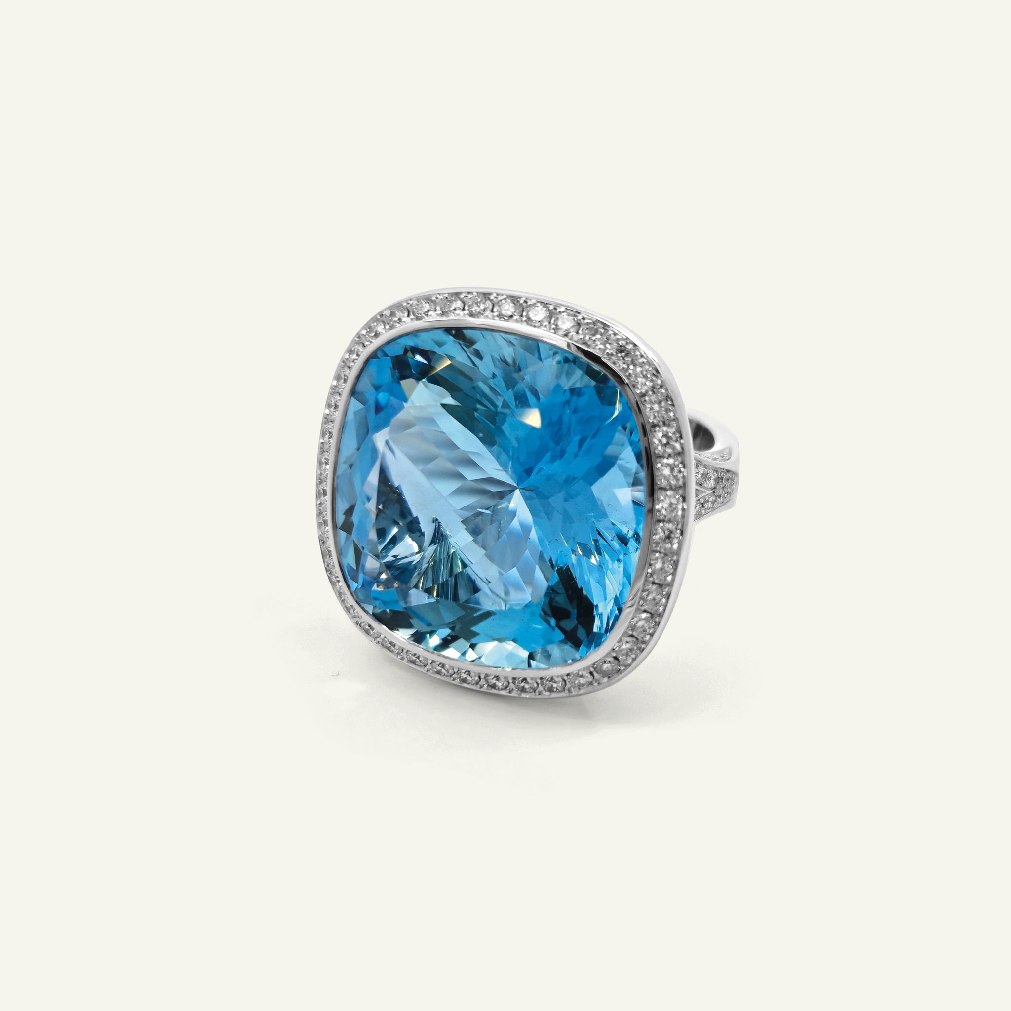 CUSHION Ring with Aquamarine in 'Santa Maria' Color