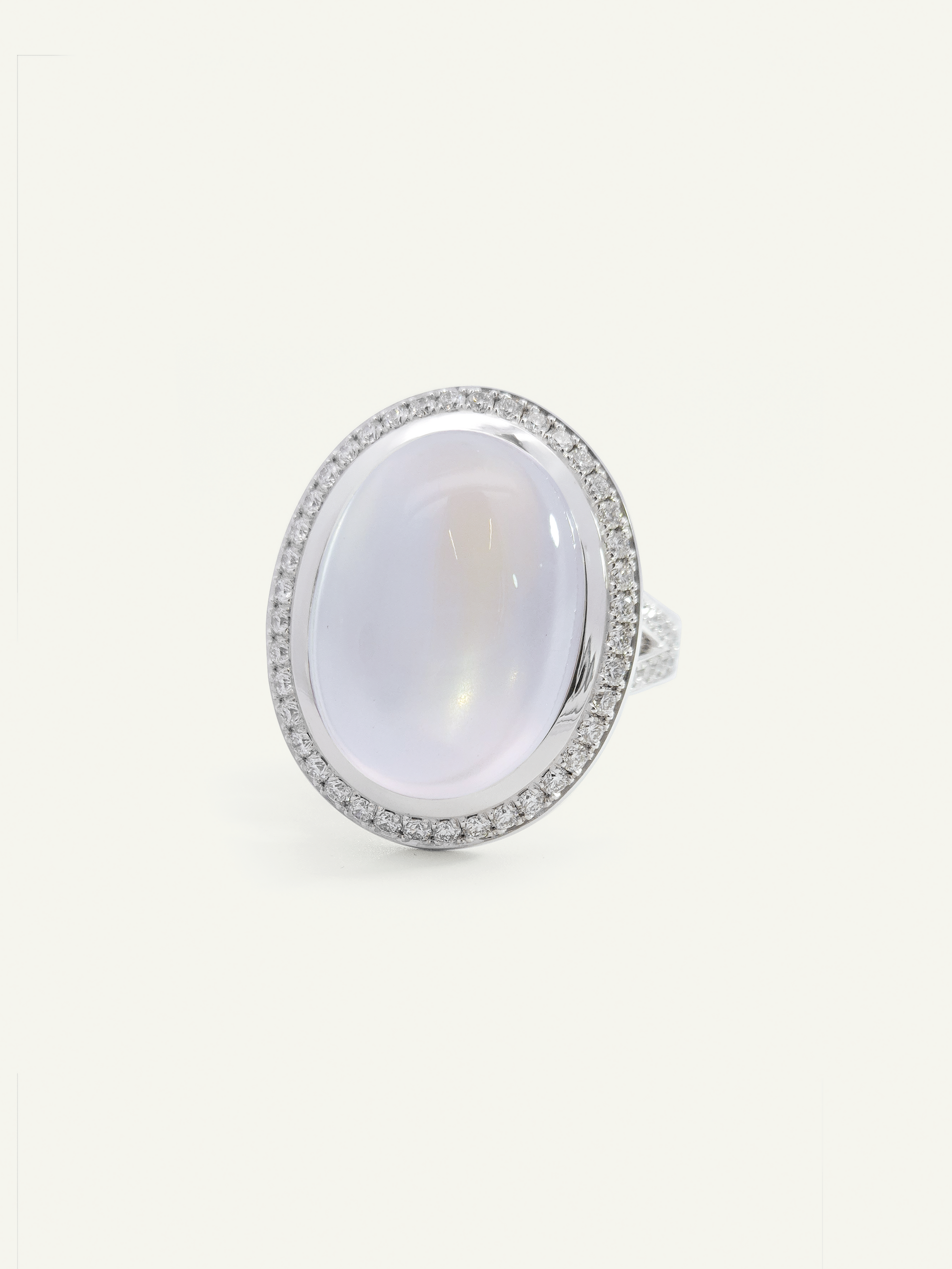 CUSHION Ring mit Regenbogen Mondstein und Diamant Pavé