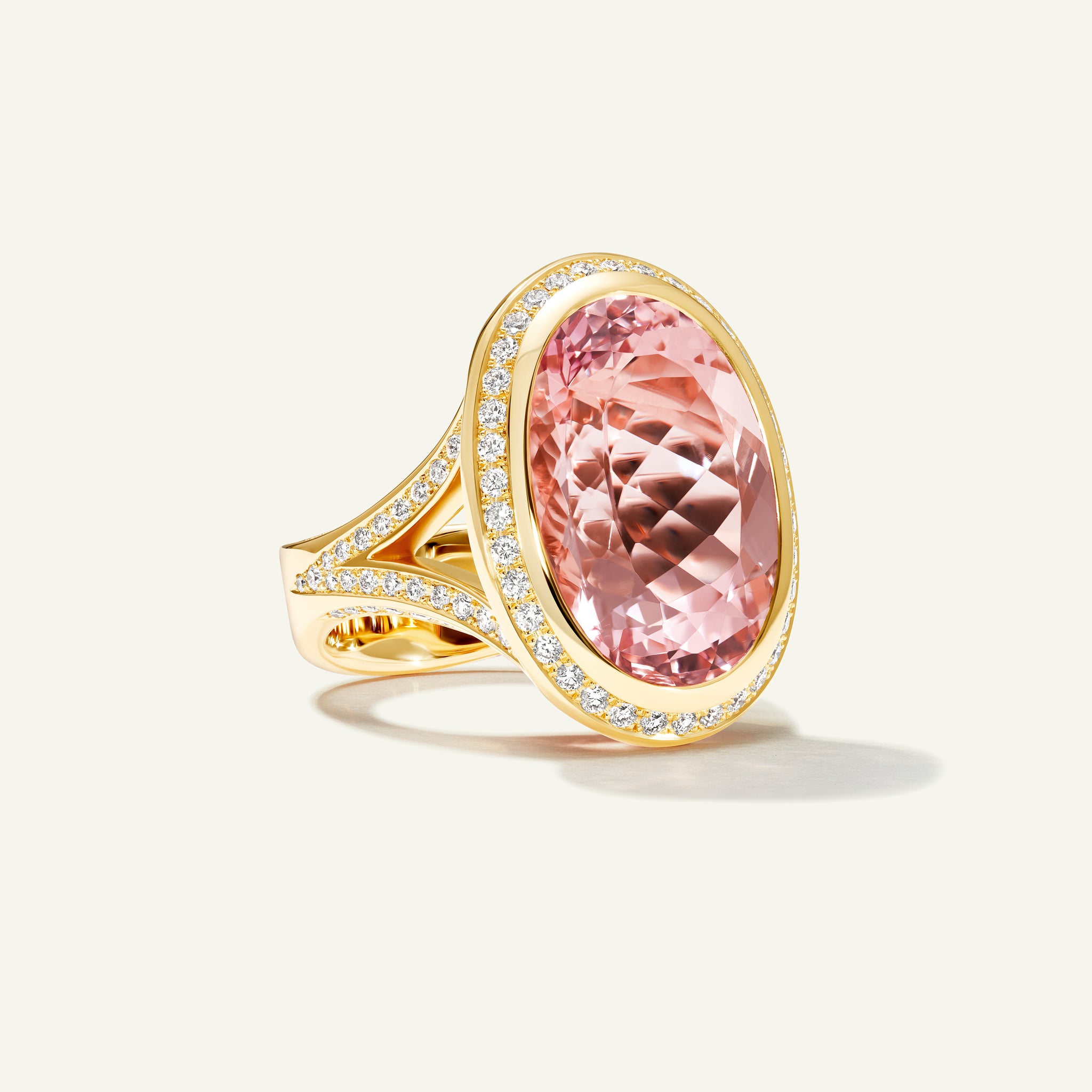 CUSHION Ring with Morganite