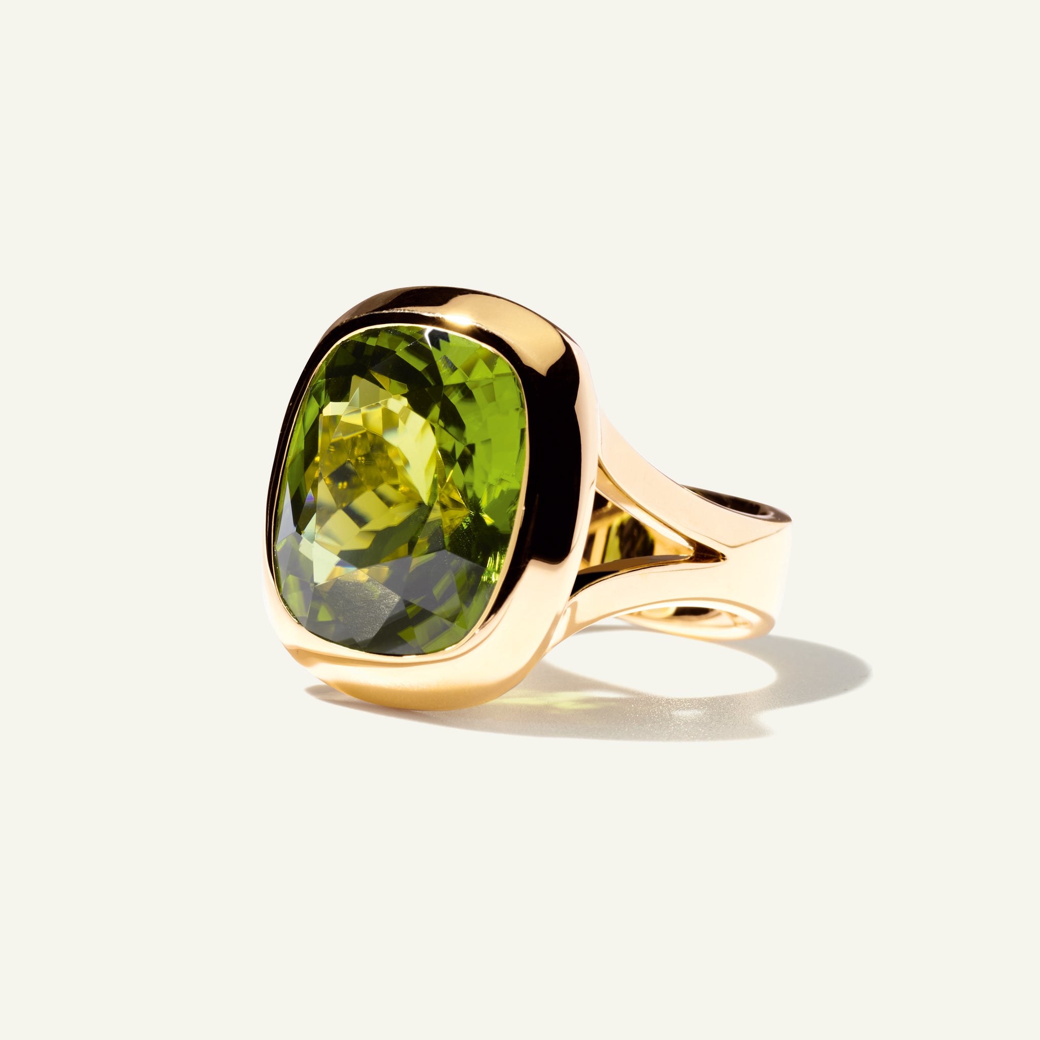 CUSHION Ring with Peridot
