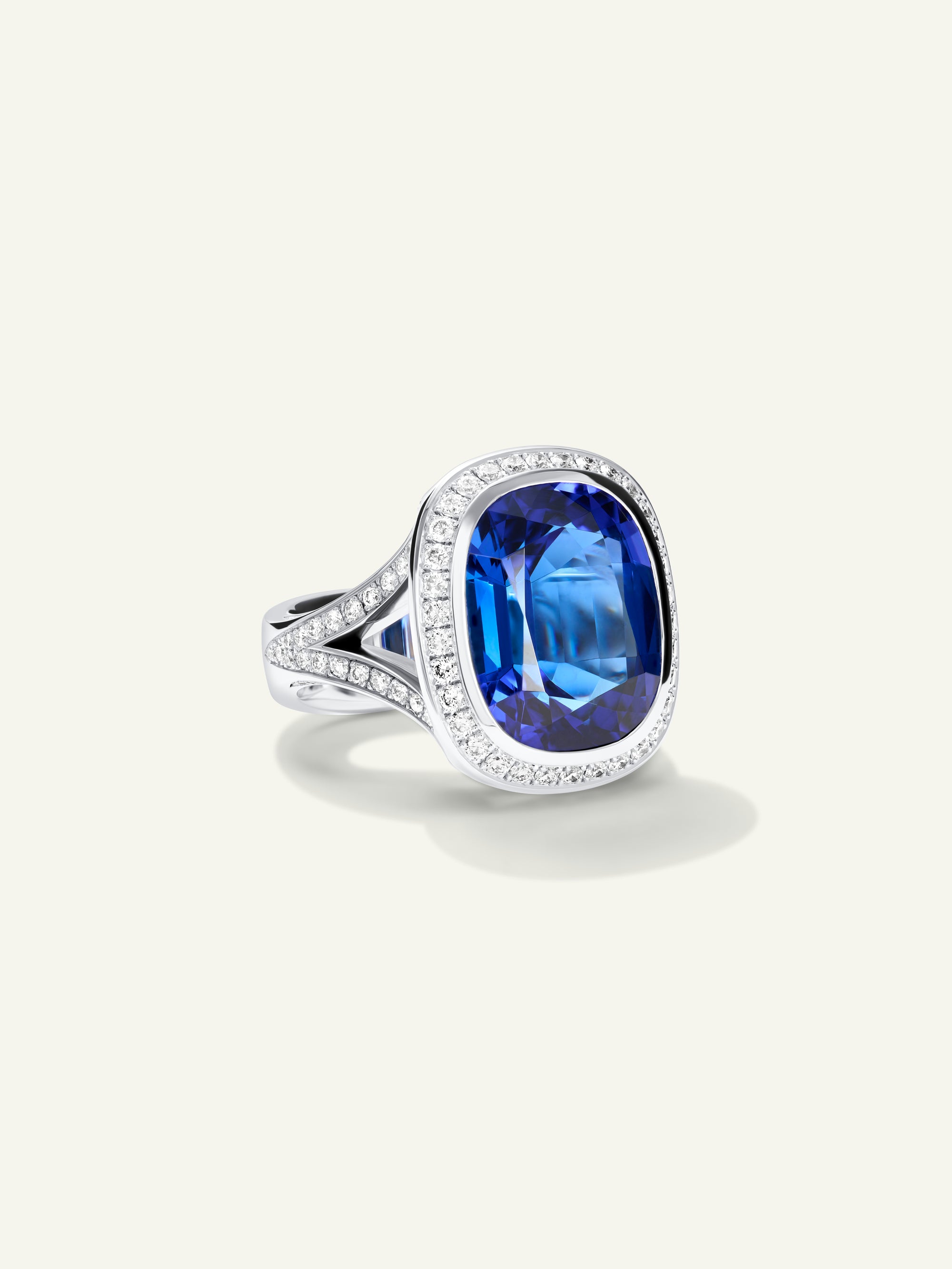 CUSHION Ring mit Tansanit