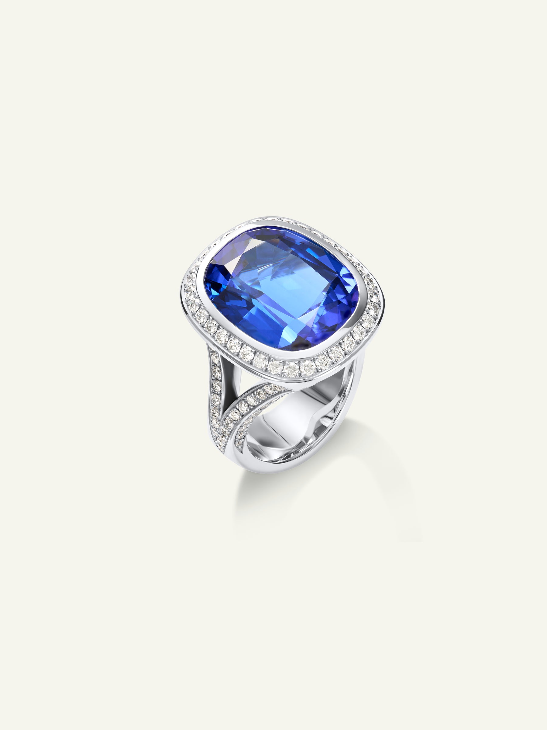 CUSHION Ring mit Tansanit