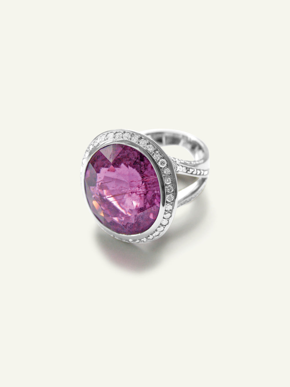 CUSHION Ring with Violet Tourmaline