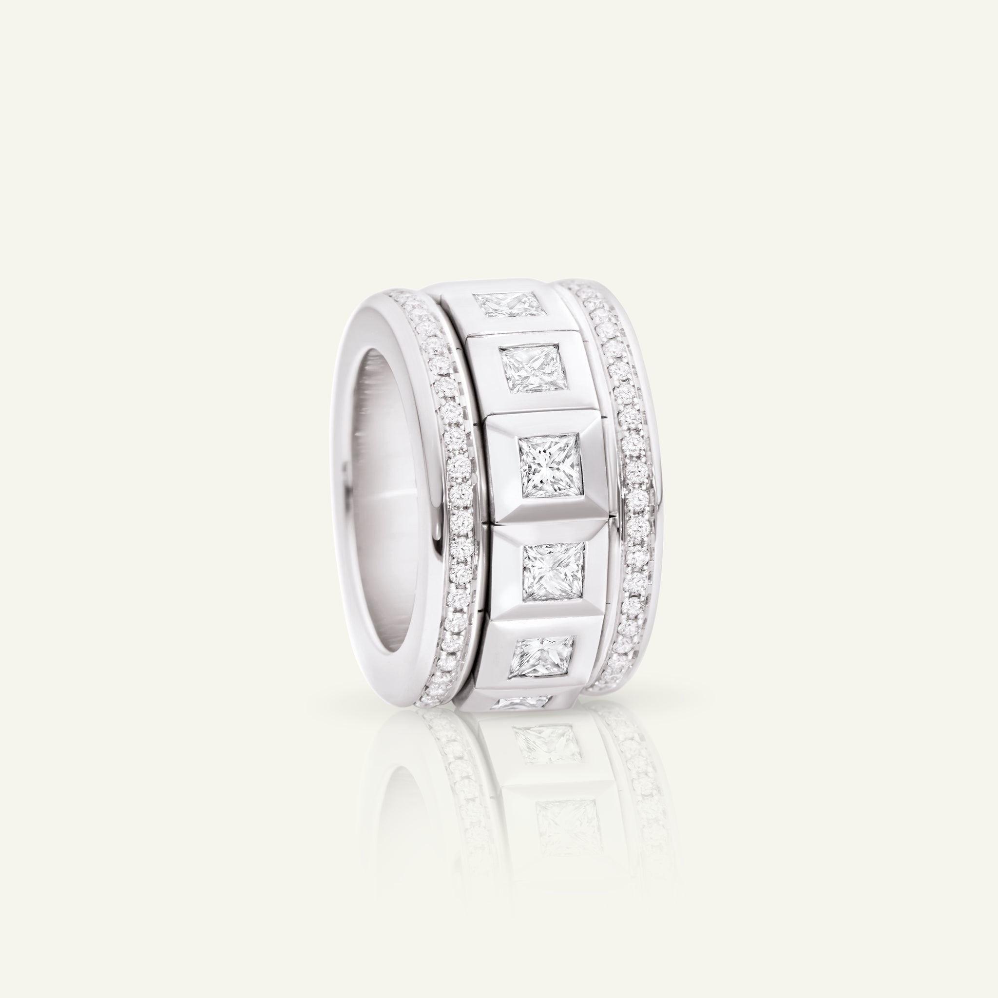 CURRICULUM VITAE 77 Ring Diamanten im Princess Cut und Diamant Pavé
